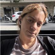 Me defino como una persona capacitada y muy disciplinada,aparte soy muy cariñosa y me entiendo con los niños y sin problema.